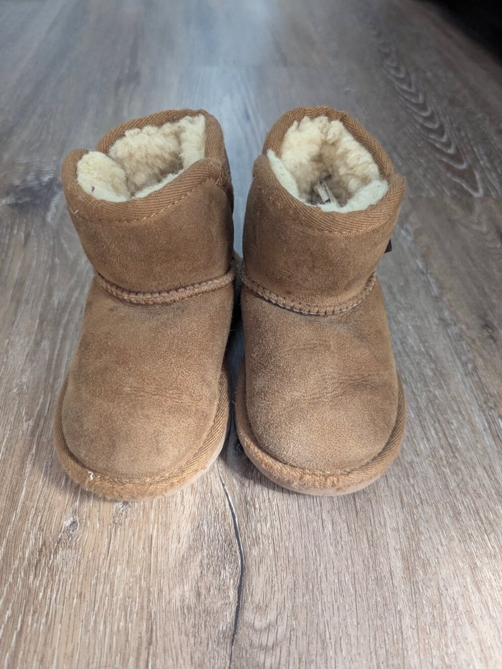 Ugg classic boot with bow infant/toddler